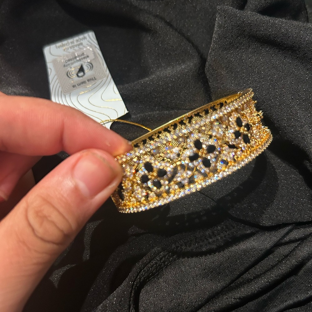 Elegant Gold and Black Women's Bracelet